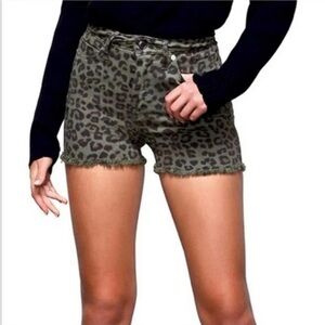 Good American Leopard Print Shorts - 26